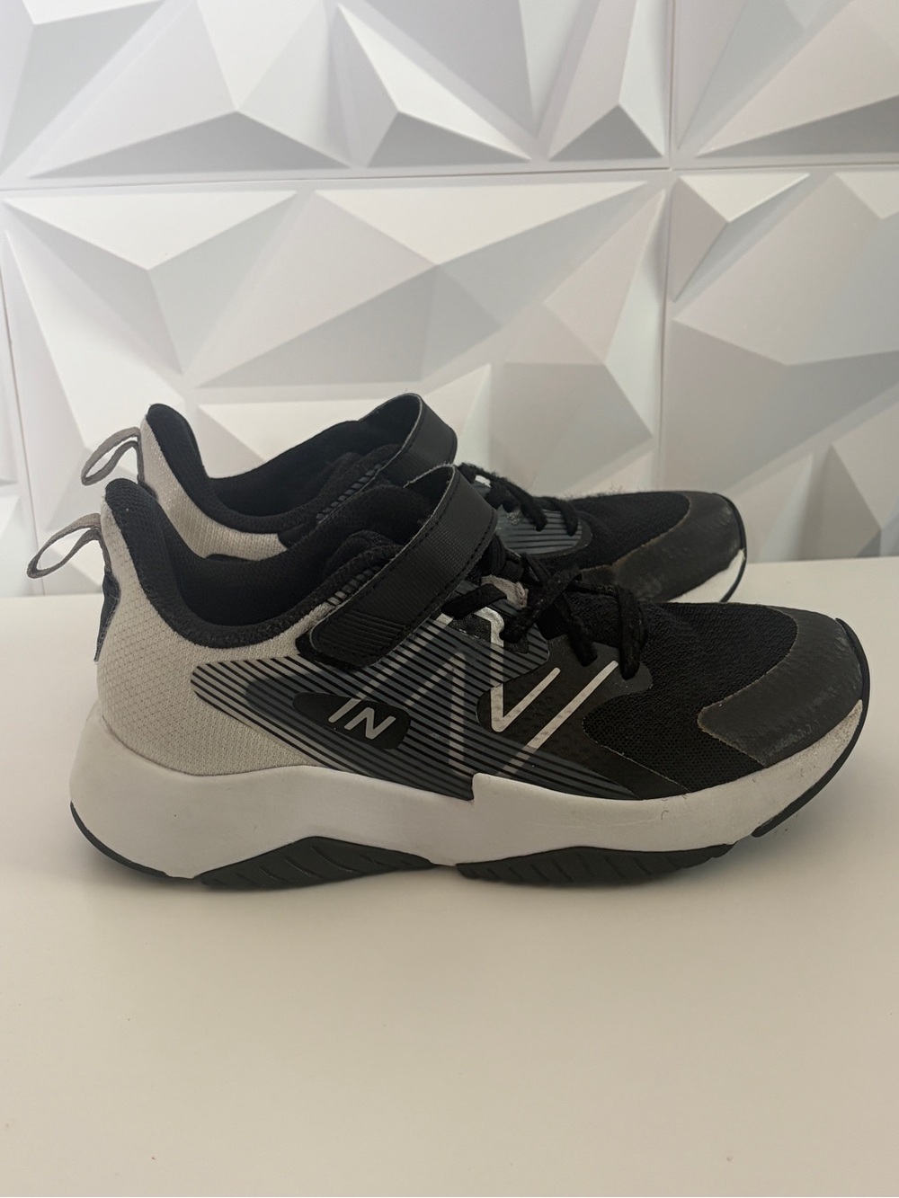 New Balance Rave Run v2 Sneakers - Big Boy Size 5